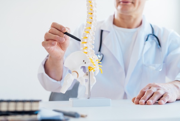 Why Choose the Best Spine Specialist in the UK?